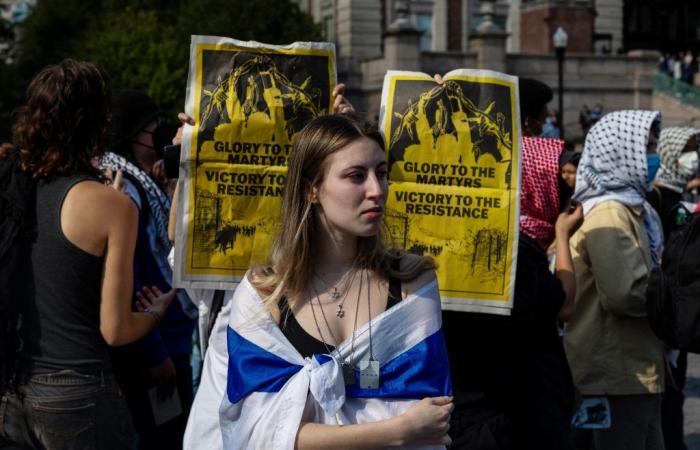 Attivisti filo-palestinesi gridano alla Columbia mentre gli studenti celebrano il primo anno dall’attacco del 7 ottobre