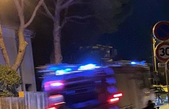 Incendio in un parcheggio sotterraneo a La Ciotat: evacuate 53 persone