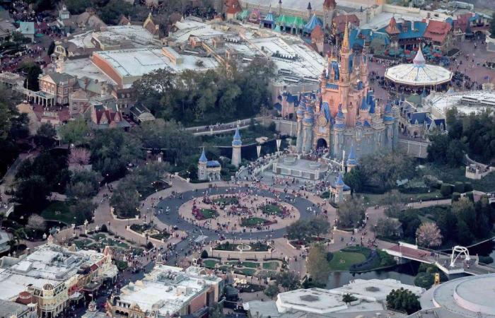 Come Disney World è costruito per resistere agli uragani, mentre Milton punta a Orlando