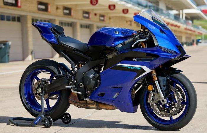 Yamaha lancia la moto sportiva R9 a tre cilindri per il 2025