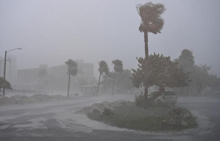 La “tempesta del secolo” colpisce la Florida, si prevedono inondazioni “catastrofiche”.