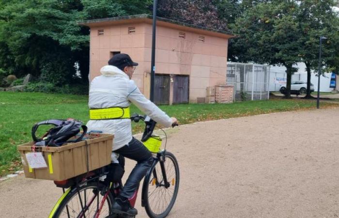 viaggiano solo in bicicletta e spiegano il perché