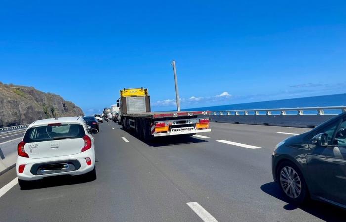 Ingorghi da Saint-Denis verso ovest, a seguito di uno scuolabus in panne a La Possession