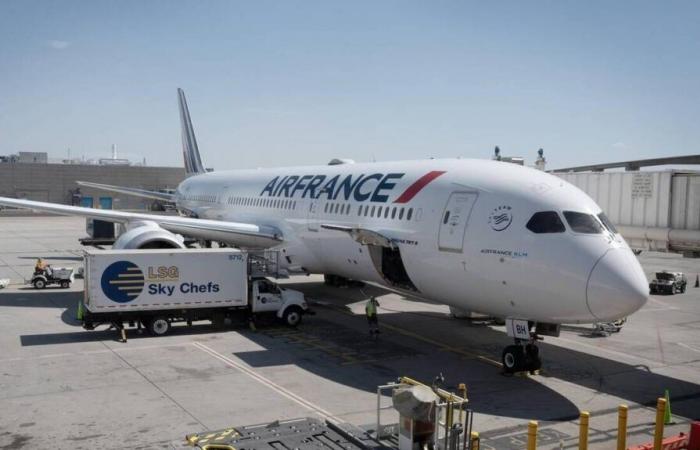 L’aereo dell’Air France finisce in volo durante un attacco missilistico