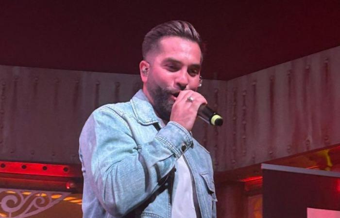 Kendji, commosso, ritrova il suo pubblico e dà fuoco durante il suo showcase a Waterloo (video)