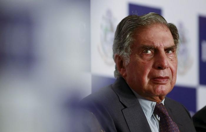 Ratan Tata, presidente emerito del conglomerato indiano Tata, è ricoverato in ospedale in condizioni critiche, dicono fonti