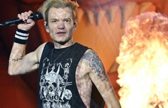 Somma 41: il cantante Deryck Whibley accusa l’ex manager del gruppo di violenza sessuale