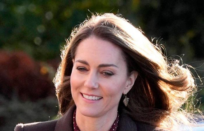 Kate Middleton e William (e la sua nuova barba) alla loro prima visita dopo la chemioterapia