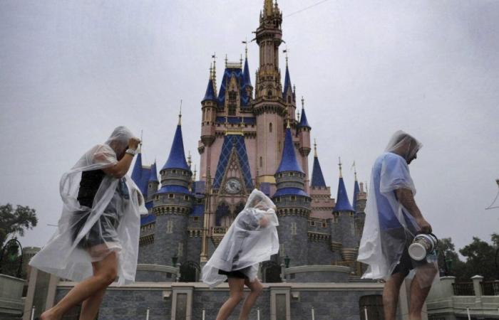 Le chiusure di Disney World e Universal fermano il turismo di Orlando mentre Milton si avvicina