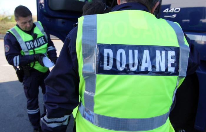 Massiccio sequestro di droga, scoperti 130 kg di cocaina in un camion al casello autostradale di Yvelines