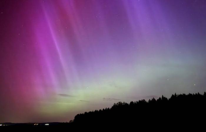 Una tempesta solare si abbatte sulla Terra: aurora boreale visibile tutta la notte in Francia e Spagna? Uno scienziato lancia l’allarme