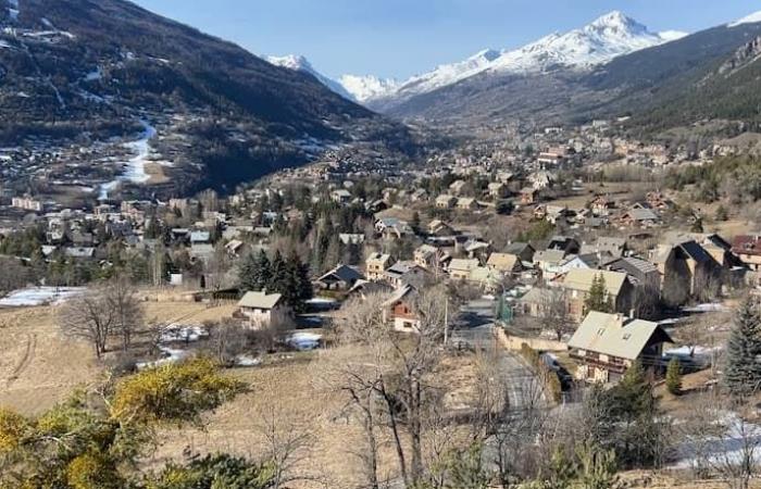 una quindicina di attivisti di estrema sinistra fondano un nuovo squat nella vecchia pista da bowling