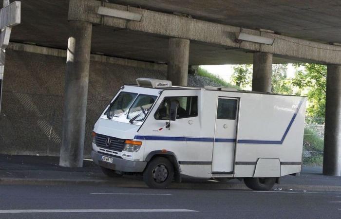 Rapina con kalashnikov a un furgone portavalori a Grenoble, i sospettati in fuga