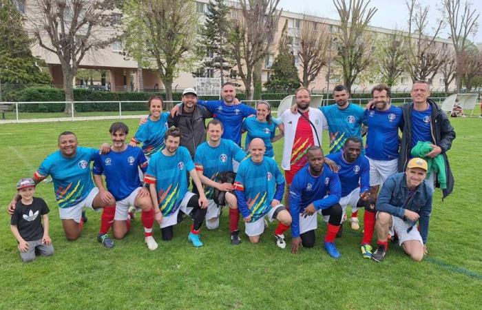 Il team francese di insegnanti incontra gli amputati del PFC