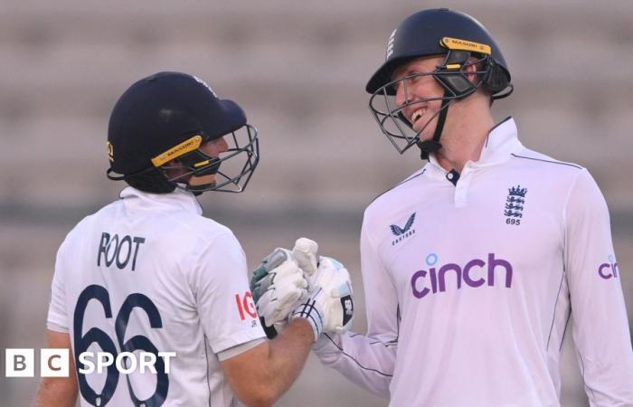 Pakistan vs Inghilterra: Zak Crawley e Joe Root combattono dopo l’infortunio di Ben Duckett