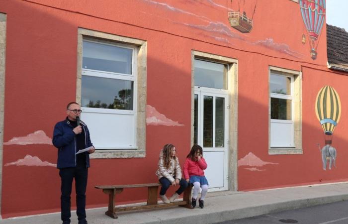 Cotentin. L’artista di graffiti Baby.K firma un affresco monumentale sulla facciata di una scuola