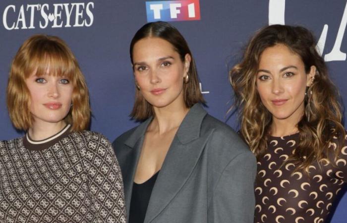 Camille Lou, Constance Labbé e Claire Romain complici con altri personaggi all’anteprima di Cat’s Eyes, la nuova serie TF1 (FOTO)