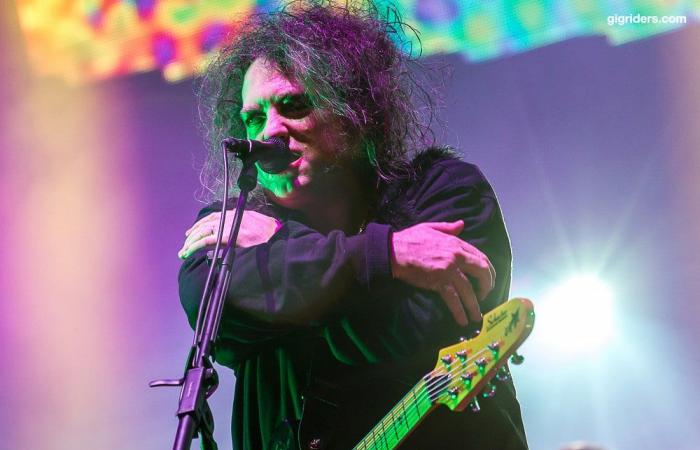 The Cure: “A Fragile Thing” è “la canzone d’amore dell’album”