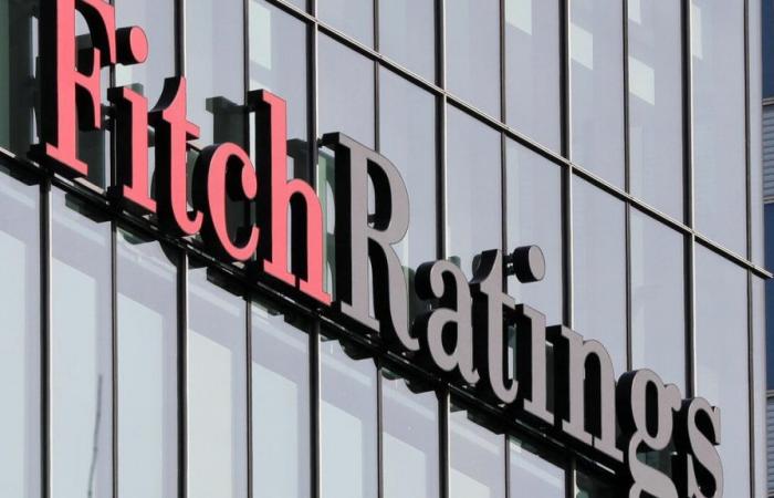 Debito: l’agenzia Fitch mantiene il rating della Francia a “AA-”, ma la pone con outlook negativo