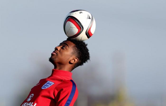 Dalla prima fila, Angel Gomes assiste alla caduta a sorpresa dell’Inghilterra a Londra