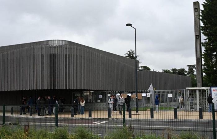 Corbeil-Essonnes: un insegnante di liceo aggredito dopo aver confiscato un berretto