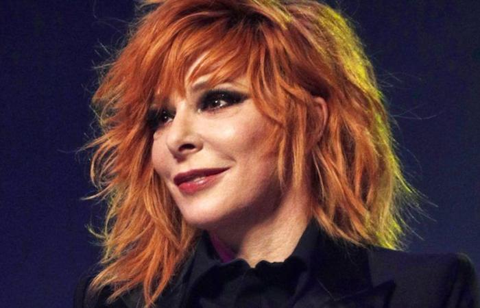 “Non siamo qui per…”: Mylène Farmer in un “Bambi” che fa notizia