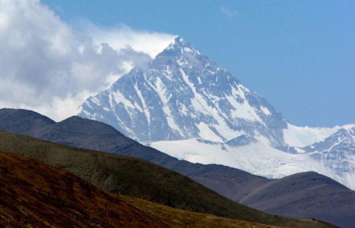 Il mondo in breve | Ritrovati resti di alpinista dopo 100 anni, attacco minerario in Pakistan