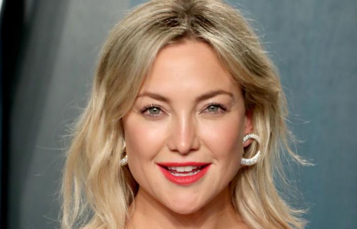 Kate Hudson, 45 anni, osa indossare una scollatura fino all’ombelico e fa girare la testa