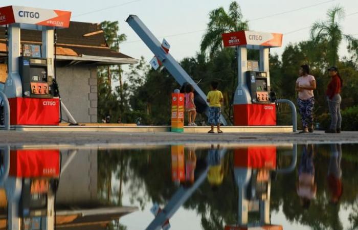 “Ho visto tante tempeste ma questa è stata la peggiore”: la Florida sconvolta dall’uragano Milton (foto)