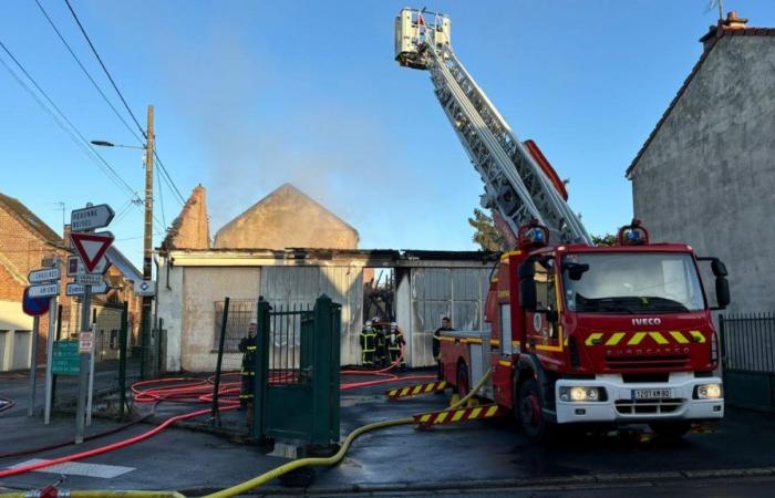 Neslé. Nove persone evacuate dopo l’incendio in un’officina idraulica