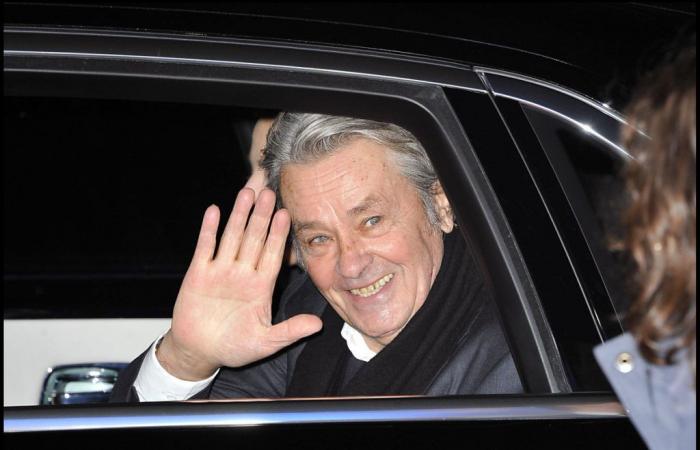 Morte di Alain Delon: una discussione attorno a un omaggio si trasforma in scazzottate, “se uno schiaffo è macho…”