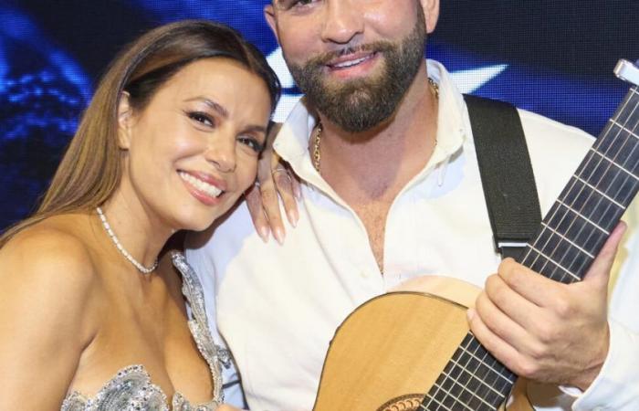 Kendji Girac raggiante e vicinissimo a Eva Longoria che gli regala teneri baci: le offre un regalo sublime