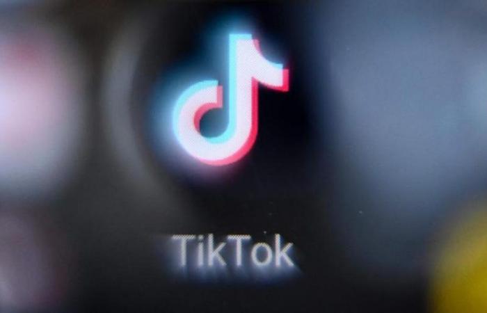 TikTok annuncia l’eliminazione di centinaia di posti di lavoro a favore dell’Intelligenza Artificiale