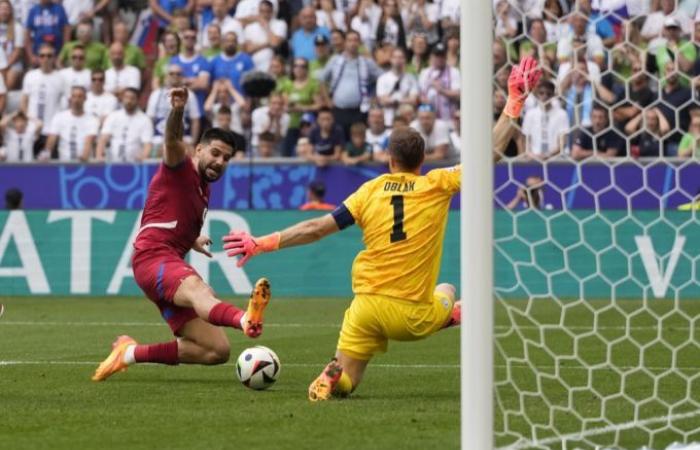 Cittadini svizzeri, attenzione! L’attaccante serbo-saudita segna più di CR7