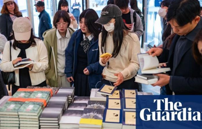 I libri di Han Kang fanno il tutto esaurito mentre la Corea del Sud celebra il suo premio Nobel per la letteratura | Han Kang