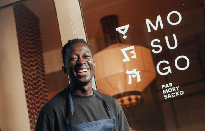 lo chef Mory Sacko cavalca il trend del pollo fritto e apre un nuovo ristorante a Parigi