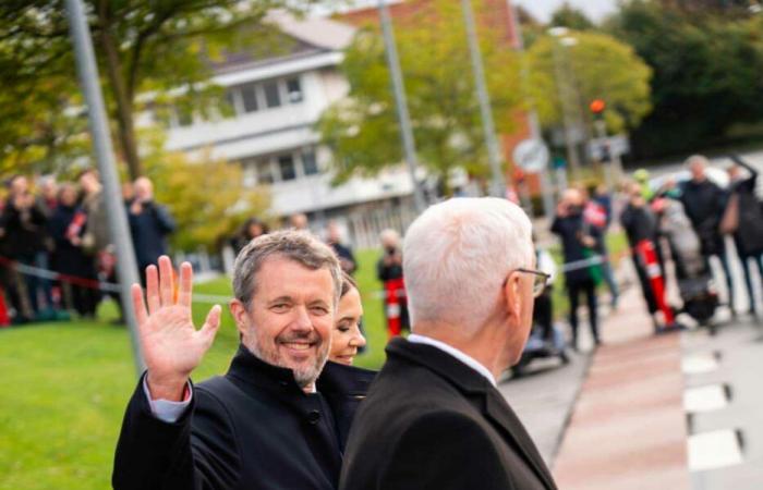 La Queen Mary nei colori autunnali per celebrare i 750 anni di Holstebro con il re Frederik