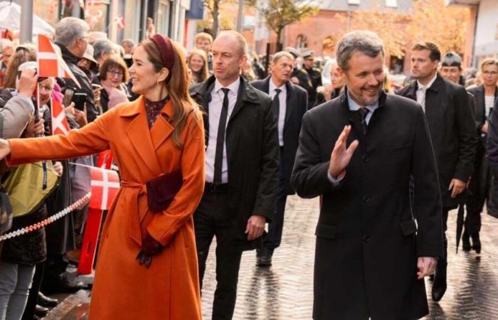 La Queen Mary nei colori autunnali per celebrare i 750 anni di Holstebro con il re Frederik