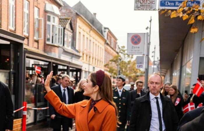 La Queen Mary nei colori autunnali per celebrare i 750 anni di Holstebro con il re Frederik