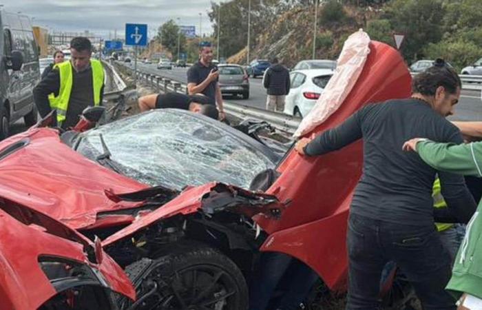 Un morto dopo che un’auto sportiva della McLaren ha colpito la corsia centrale sulla A-7 vicino a Marbella