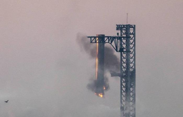 Scommessa vincente per SpaceX che cattura in volo parte del suo megarazzo Starship