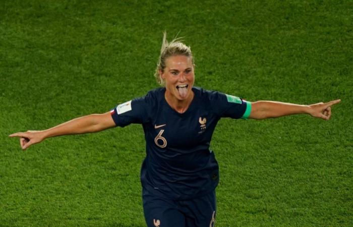 Amandine Henry si ritira dal calcio internazionale dopo quindici anni al servizio della squadra di calcio francese