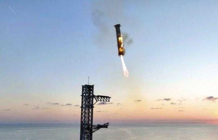 Scommessa vinta!: SpaceX riesce a catturare parte del suo megarazzo Starship