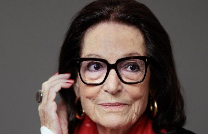 Nana Mouskouri festeggia il suo 90esimo compleanno, uno sguardo alla sua voce d’oro nelle canzoni