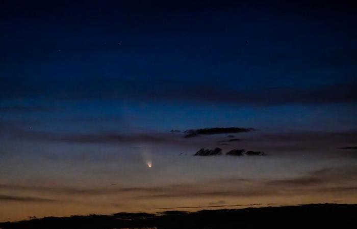 un fotografo è riuscito a immortalare il passaggio della stella Tsuchinshan-Atlas