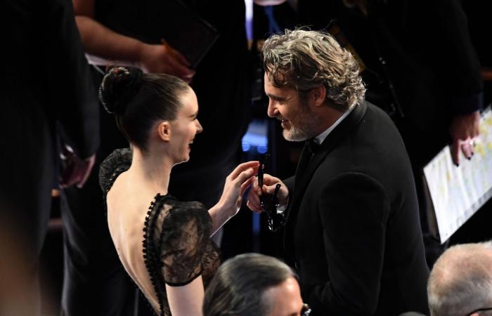 Joaquin Phoenix sembra confermare il suo matrimonio con Rooney Mara: “Mia moglie”