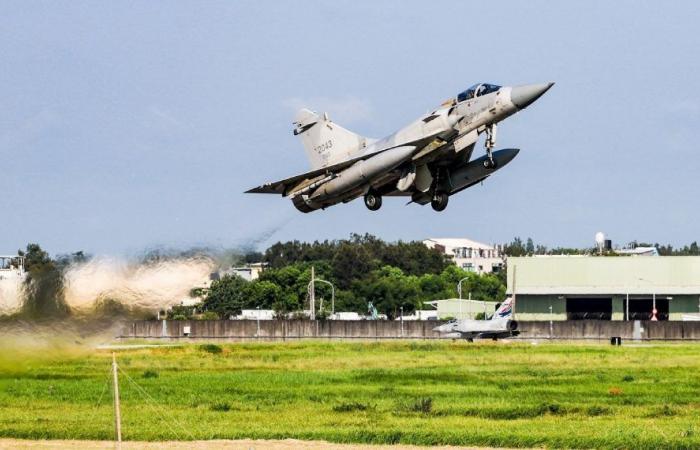 Taiwan “in massima allerta” dopo che una portaerei cinese è stata rilevata nel sud dell’isola