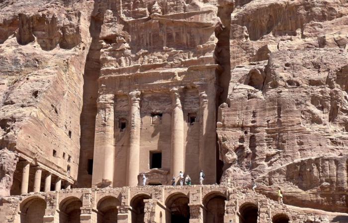 Scoperta di una tomba segreta a Petra sotto Khazneh di Indiana Jones