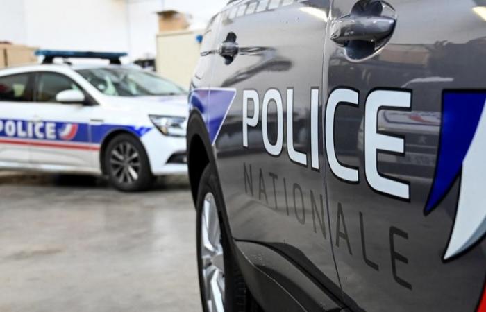 pattuglie della polizia rafforzate davanti alle scuole superiori dopo una serie di aggressioni tra giovani