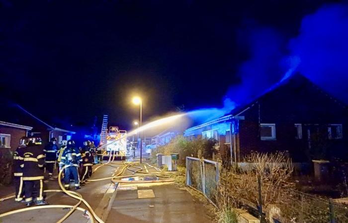 un incendio in una casa abbandonata ad Auby